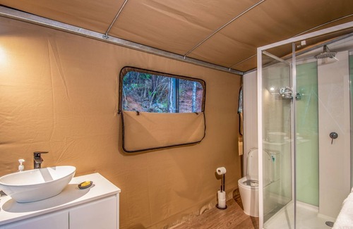 Nelly Bay RV Rental | Magnetic Glamping Tent 9