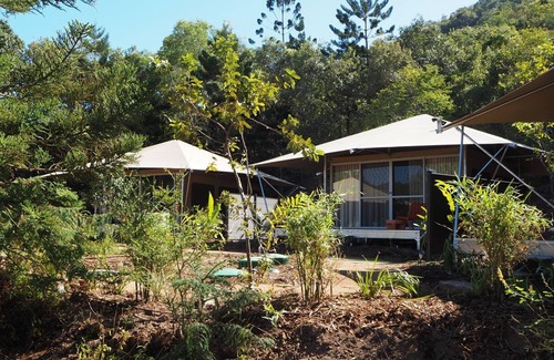 Nelly Bay RV Rental | Magnetic Glamping Tent 9
