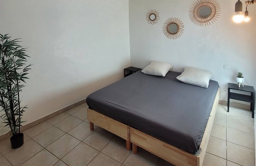 Saint-Mitre-les-Remparts Apartment | Magnifique T2 Lumineux Proche Commerces et Plage