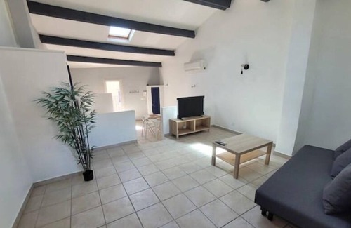 Saint-Mitre-les-Remparts Apartment | Magnifique T2 Lumineux Proche Commerces et Plage