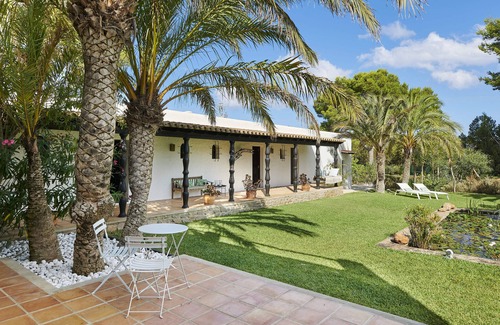San Antonio Bay Villa | Magnificent large charming villa near the beach