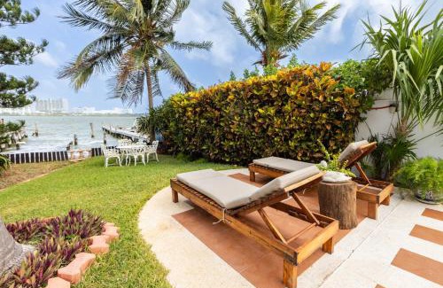 Zona Hotelera Villa | Magnifica Villa Palmeras luxurious 4 Br 6 Bds 4 Ba private pool lagoon front super fast Wifi