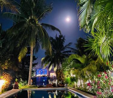Zona Hotelera Villa | Magnifica Villa Palmeras luxurious 4 Br 6 Bds 4 Ba private pool lagoon front super fast Wifi