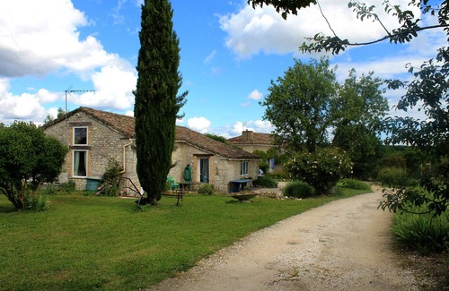 Bagat-en-Quercy Villa | Magnificent gites with swimming pool, sauna and massages, calm and well-being.