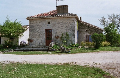 Bagat-en-Quercy Villa | Magnificent gites with swimming pool, sauna and massages, calm and well-being.
