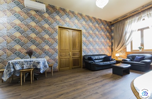 Lypky House | Magnificent classic apartment with a view of Khreschatyk Street