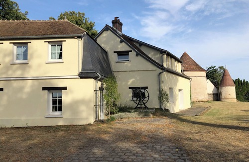 Bailleau-l'Eveque House | Magnificent 17th century property entirely renovated in a unique setting!