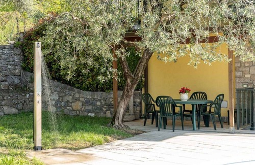 Zorzino Apartment | Magnificent apartment with private pool and view of Lake Iseo