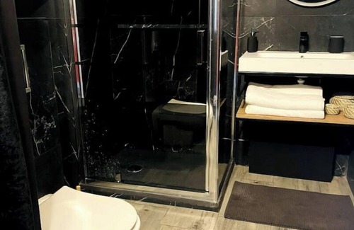 Saint-Cyprien Plage Apartment | Magnificent apartment with whirlpool bath.