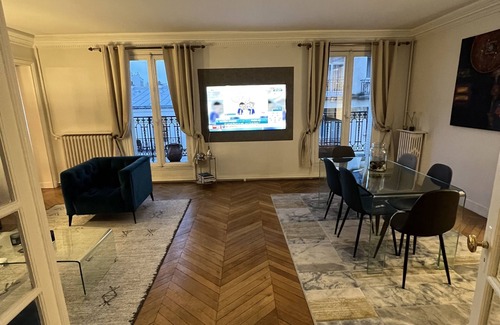 16th Arrondissement Apartment | Magnificent apartment with Eiffel Tower view