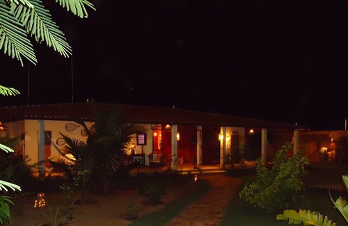 Centro House | Magnificent beach house: swimming pool and tropical garden!