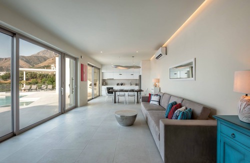 Sfinari Villa | Magnificent Brand New Villa in Sfinari