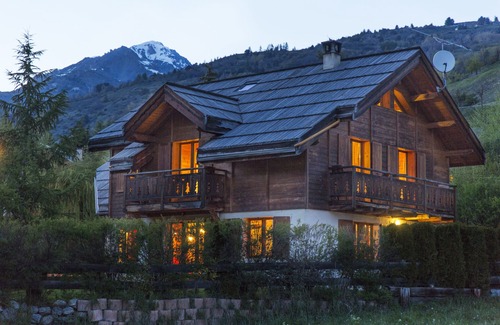 Saint-Chaffrey Ski Chalet | Magnificent chalet with jacuzzi and view of the mountain in Serre Chevalier