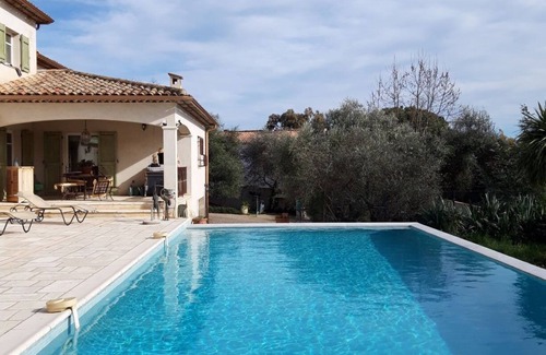Tanneron House | Magnificent ground-floor apartment with 4* infinity pool and sauna