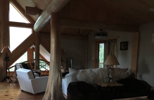 Sullivan House | Magnificent Handcrafted Log Home on Beautiful--BIG TUNK LAKE 🏠