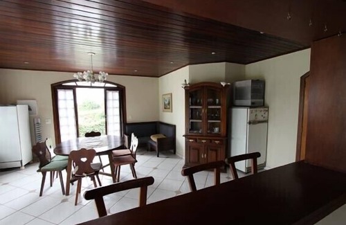 Campos do Jordao House | Magnificent house near the center of Capivari with beautiful views