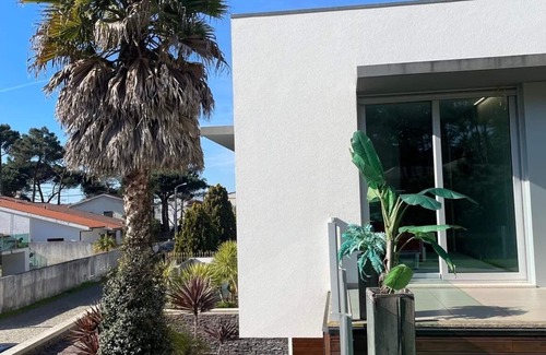 Esposende Villa | Magnificent house between the sea and the forest, heated swimming pool
