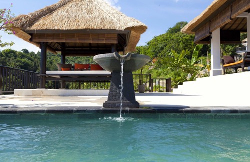 Temukus Villa | Magnificent Luxury Villa With Large Pool, Staff & Stunning Sea View!