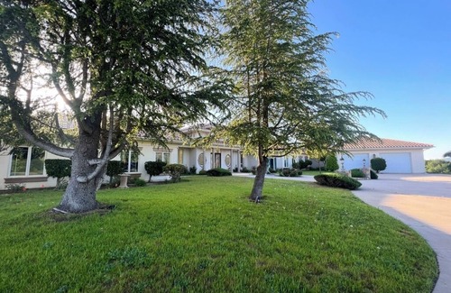 Murrieta House | Magnificent Mansion@La Cresta, nestled in a private vineyard, close to Temecula