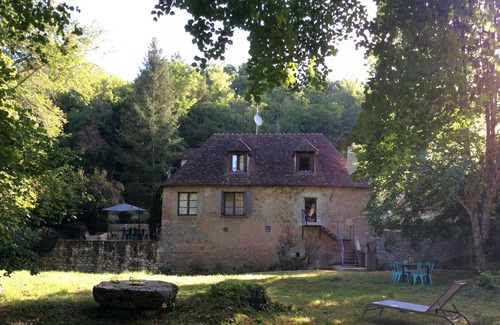 Belabre House | Magnificent mill, quiet, with its private island on the banks of the Anglin.