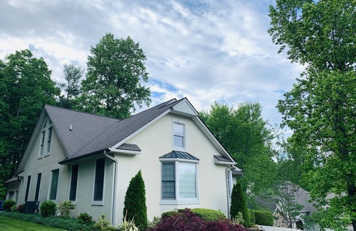 Hendersonville House | Magnificent Mnt Home Retreat! Convenient, 4 bedrooms, media rm, pool table