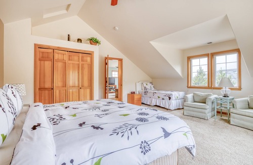 Neskowin House | Magnificent Ocean-view Townhome with Game Room, Hot Tub and King Suite!