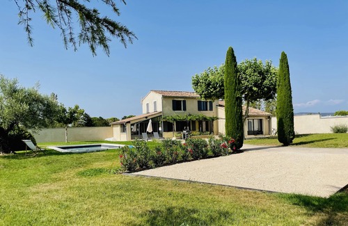 Cavaillon House | Magnificent pool villa in the Luberon park