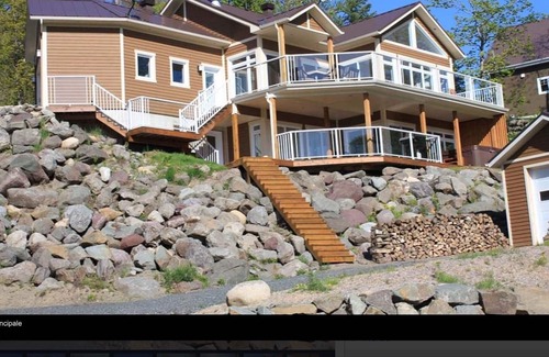 St-Raphael-de-Bellechasse House | Magnificent residence in a river, with jacuzzi