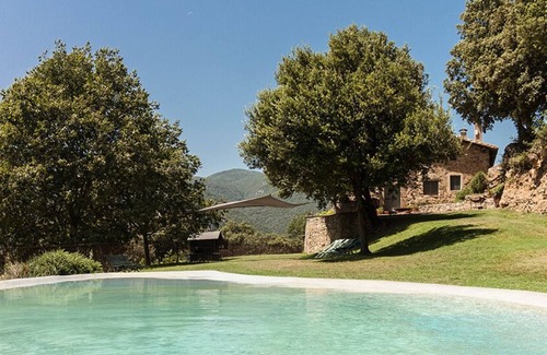 Sales de Llierca Cottage | Magnificent stone farmhouse lost in the mountains with capacity for 18 people.