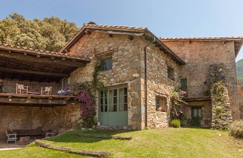 Sales de Llierca Cottage | Magnificent stone farmhouse lost in the mountains with capacity for 18 people.