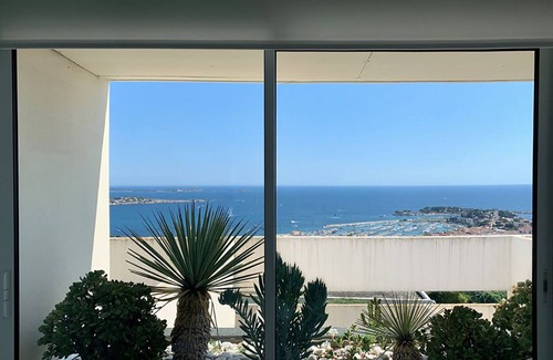 Bandol Apartment | Magnificent sea-view! 70m2 design apartment, big terrace, pool, extras included
