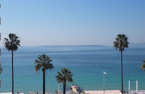 Juan-les-Pins Apartment | Magnificent sea view Comfort. Conditioning. 50 m from the beach. Wifi and Freebox
