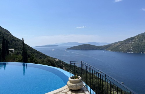 Mikros Gialos Villa | Magnificent sea view villa 5 minutes from the beach