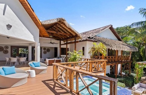 Las Lomas Villa | Magnificent & Spacious 6-Bedroom Villa w/Pool, Jacuzzi, .