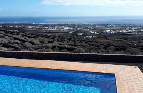 La Asomada House | Magnificent, spacious house with a wide view over the sea to the neighboring lens
