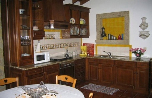 Cossourado Cottage | Magnificent stone house with garden and green spaces.