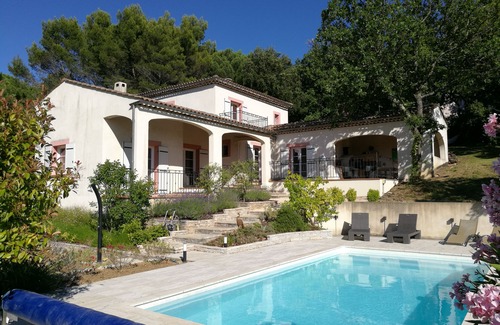 Pont-Saint-Esprit Villa | * Magnificent unoverlooked villa, 8p, swimming pool, summer kitchen, 3800 m2