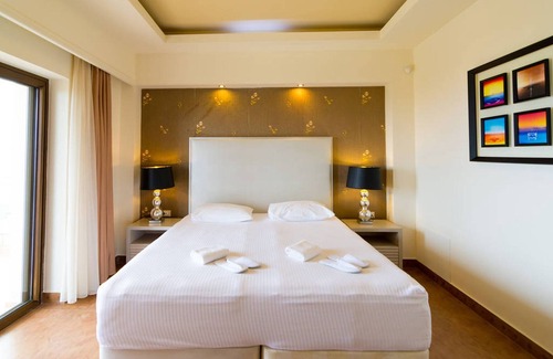 Anissaras Villa | Μagnificent view of the sea while enjoying your swim in the private pool
