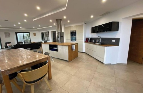Tarcu Villa | MAGNIFICENT VILLA 350 M2-MOUNTAIN SEA VIEW 10 to 20 pers Prox. Ste Lucie P-Vecchio