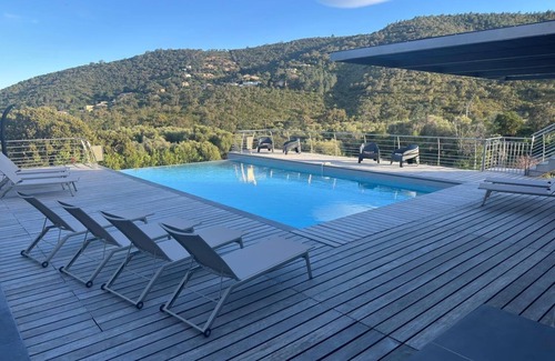 Tarcu Villa | Magnificent Villa 400 m from the sea