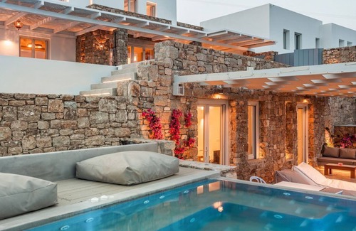 Elia House | Magnificent Villa for 14 persons, Gym, Pool, Close to Beach, Parking, Jacuzzi