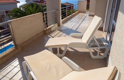 Bar Villa | Magnificent villa with 5 bedrooms, pool, garden and barbecue.