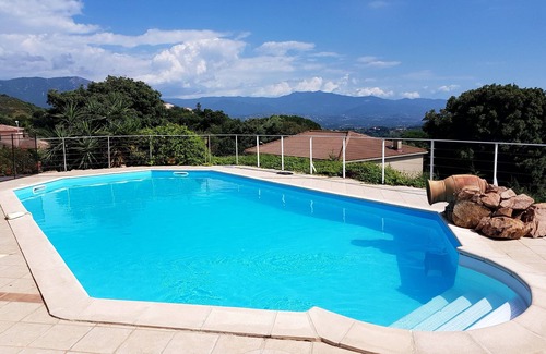 Afa Villa | Magnificent villa with swimming pool and wooded garden