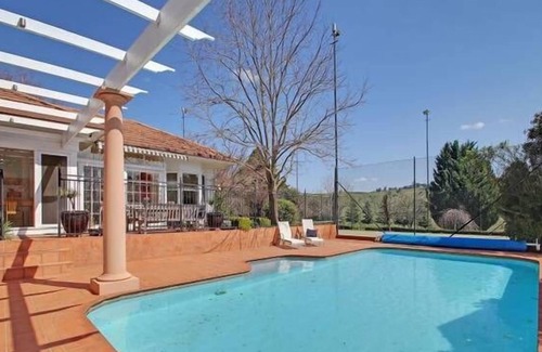 Emu Swamp House | Magnificent "Willowood" - 6 brs on 100 acres, 5 mins from town with pool