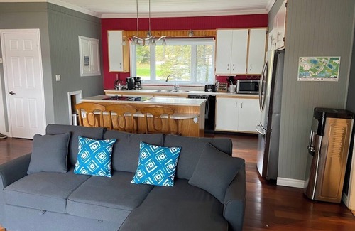 Asbestos Ski Chalet | Magnificient cottage with SPA, kayaks and pedal boat for rent right on the water