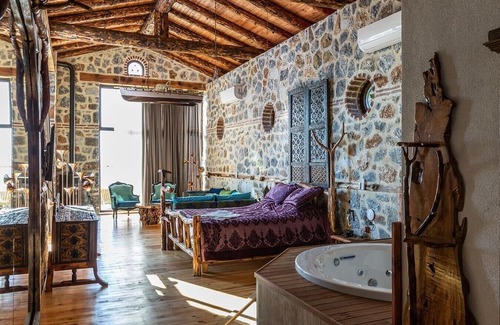 Orhangazi Villa | Magnificient Stone House with Private Pool and Jacuzzi in Iznik, Bursa