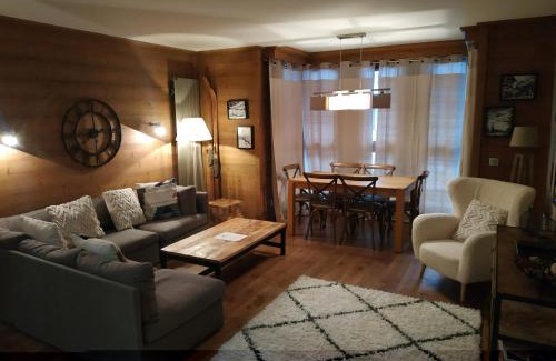 Val-d'Isere Apartment | Magnifique Appartement au Centre de Val-d'Isère, Proche Pistes et Commerces - FR-1-519-1