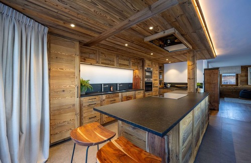 Nendaz Ski Chalet | Magnifique Chalet en Vieux Bois Avec vue Spectaculaire sur les Alpes Bernoises
