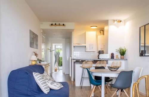 Erquy Apartment | Magnifique T3, entièrement rénové, les pieds dans l'eau