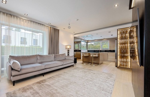 Pirita House | Magnolia 5-room House with Indoor Pool, Sauna and A/C
